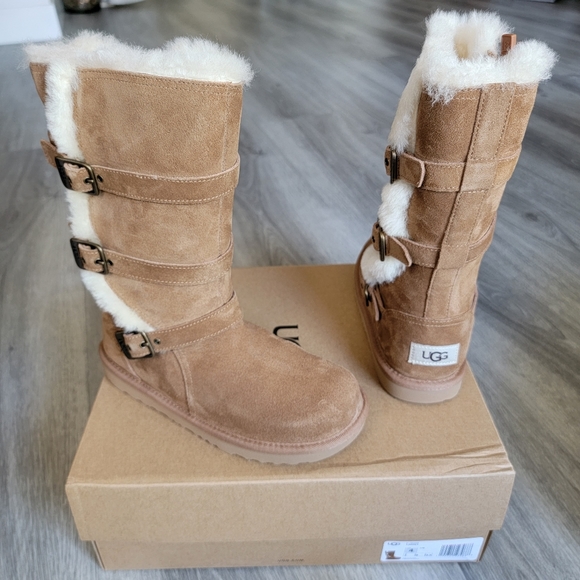UGG Kids Maddi II Suede Boot - Picture 2 of 10